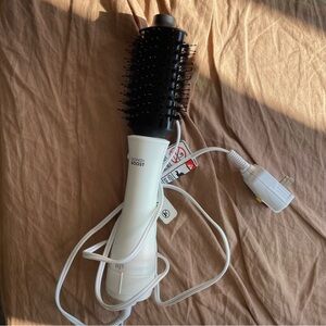 Bondi Boost blowout brush